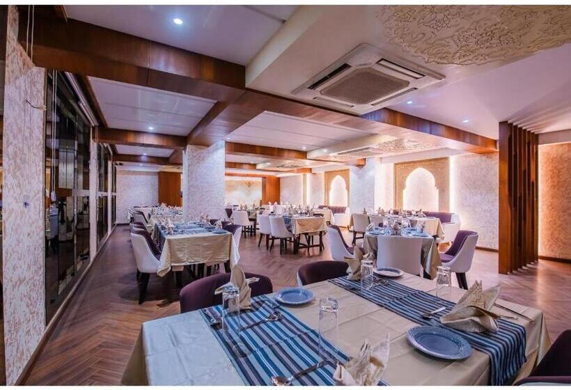 호텔 Grand Dhillon