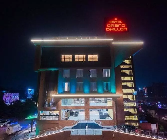 ホテル Grand Dhillon