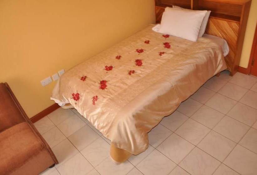 هتل United Kenya Club