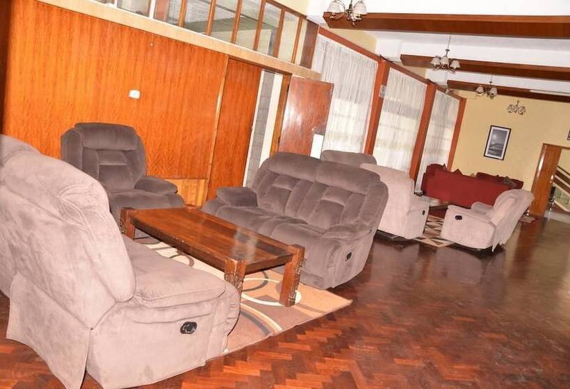 هتل United Kenya Club