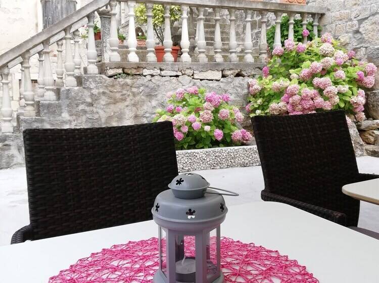 پانسیون Guest House Exalto