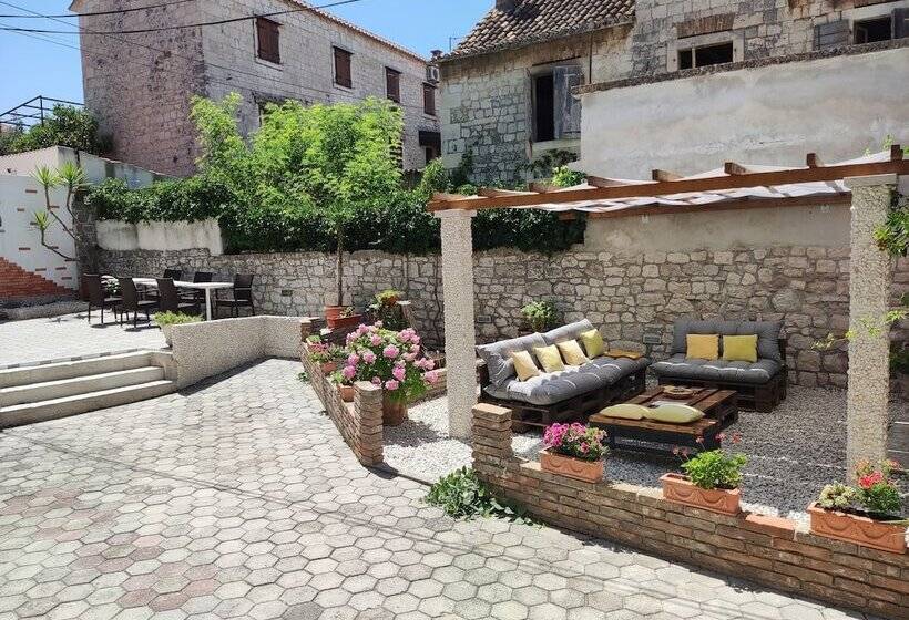 پانسیون Guest House Exalto