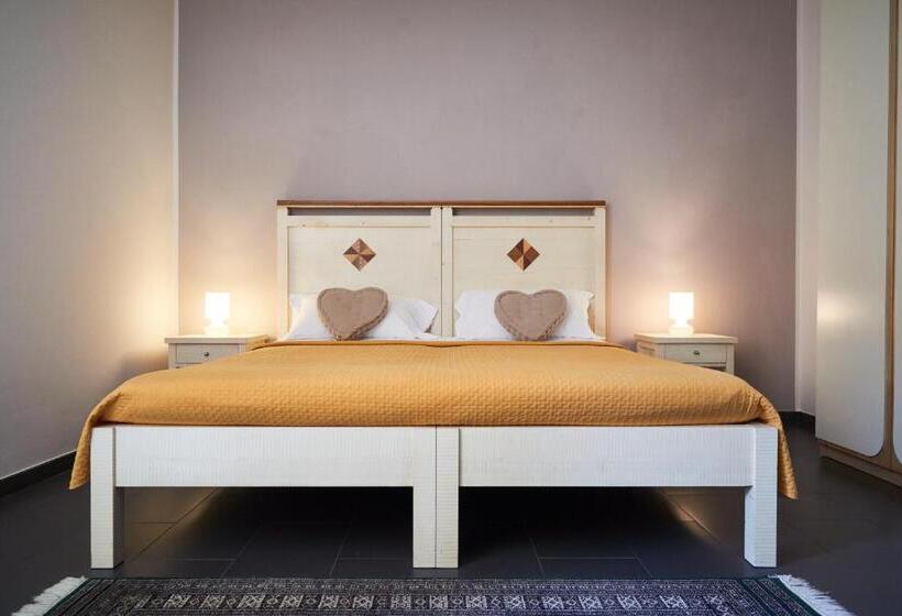 ベッドアンドブレックファースト Affittacamere La Piazzetta