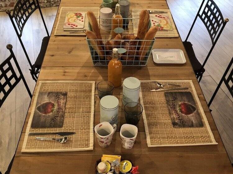 ベッドアンドブレックファースト Lomalienne