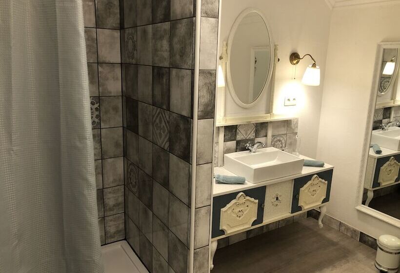 ベッドアンドブレックファースト Lomalienne