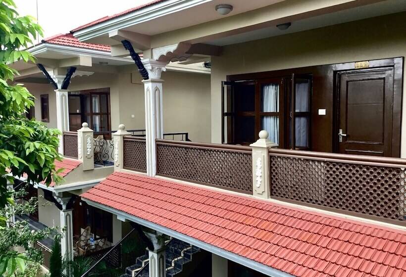 Hidden World Resort And Spa