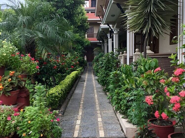 Hidden World Resort And Spa