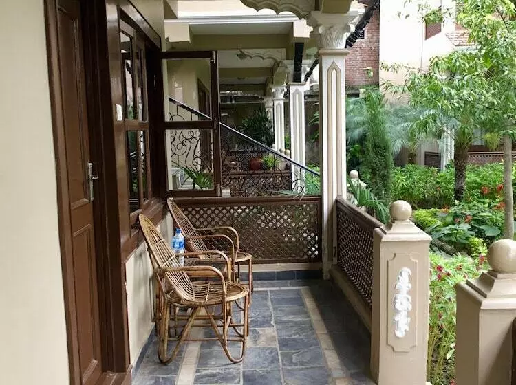 Hidden World Resort And Spa