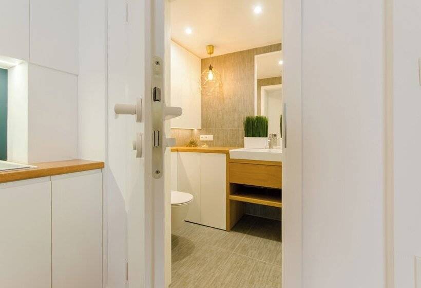 Old Town Premium Queen`s Apartments