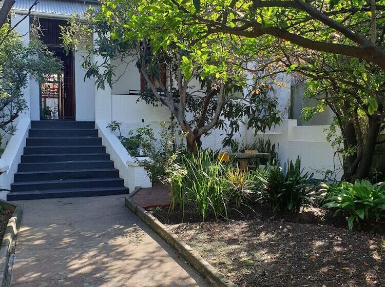 הוסטל Zebra Crossing Backpacker