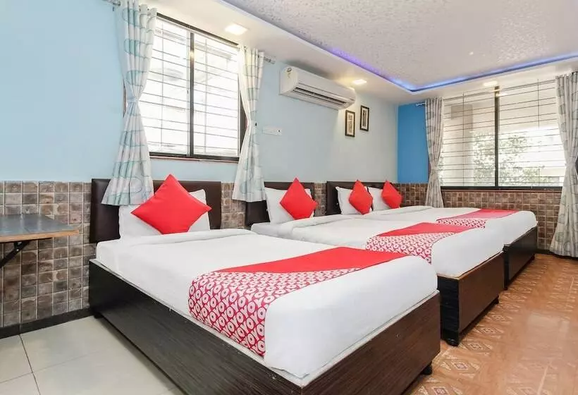 هتل Mathura Lodging By Oyo Rooms