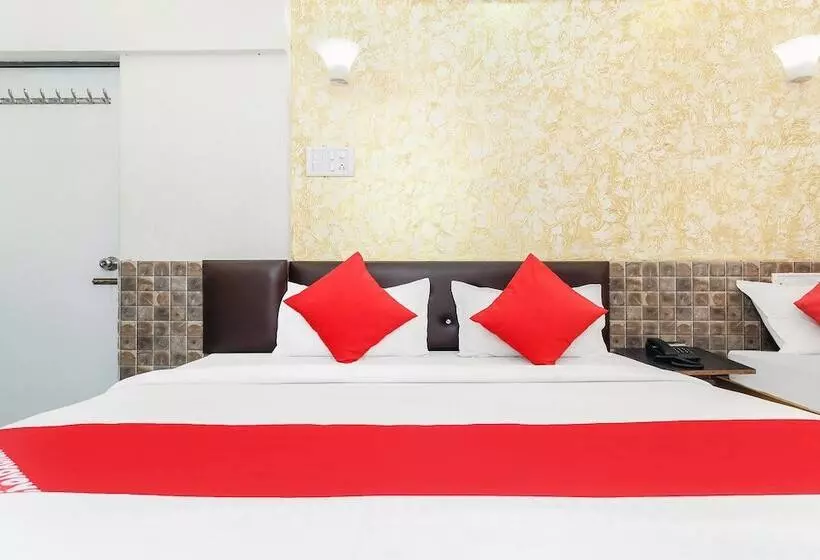 هتل Mathura Lodging By Oyo Rooms