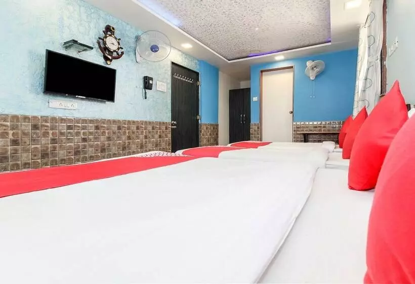 هتل Mathura Lodging By Oyo Rooms