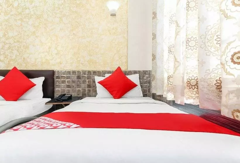 هتل Mathura Lodging By Oyo Rooms