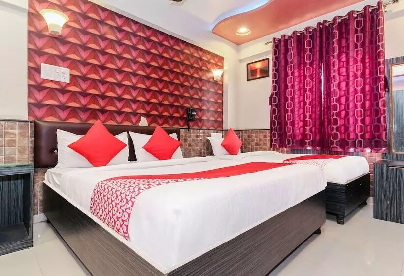 هتل Mathura Lodging By Oyo Rooms