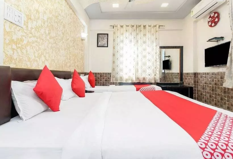 هتل Mathura Lodging By Oyo Rooms