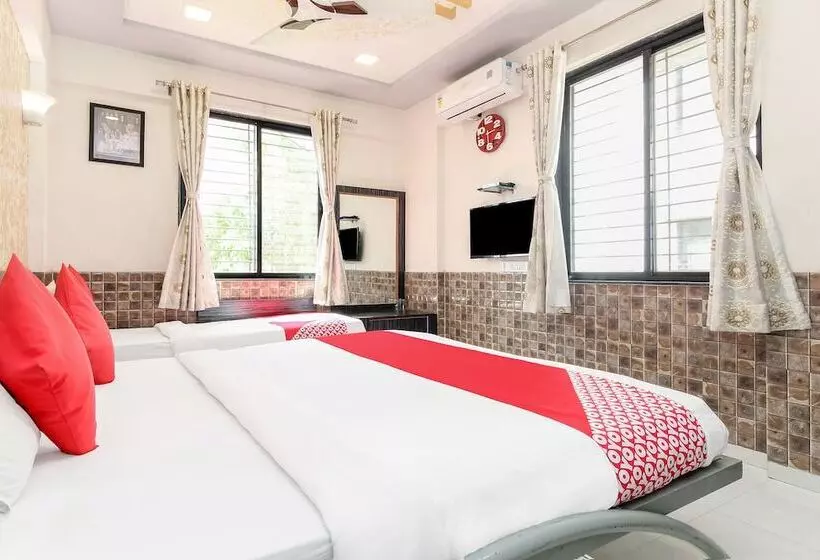 هتل Mathura Lodging By Oyo Rooms