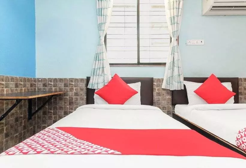 هتل Mathura Lodging By Oyo Rooms