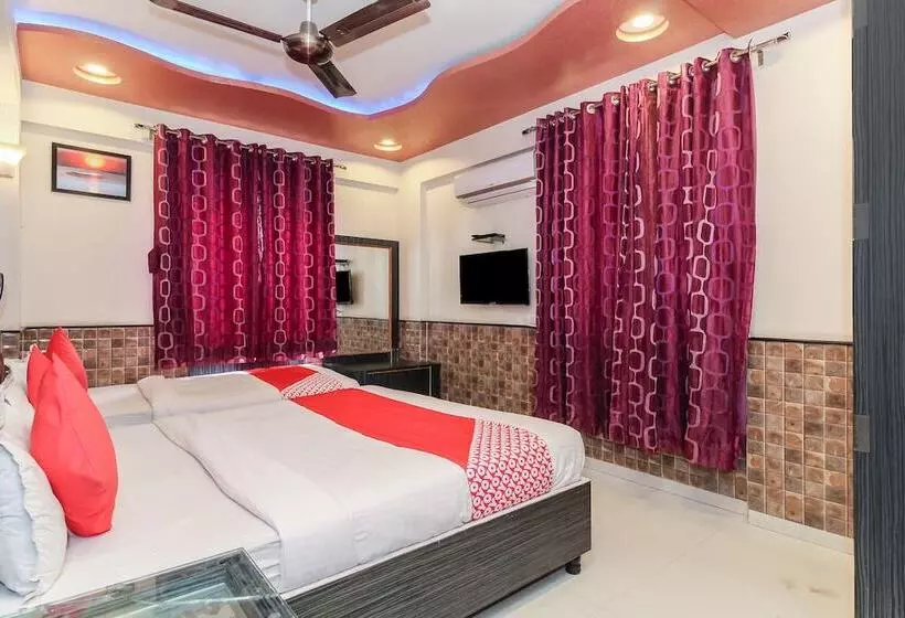 هتل Mathura Lodging By Oyo Rooms