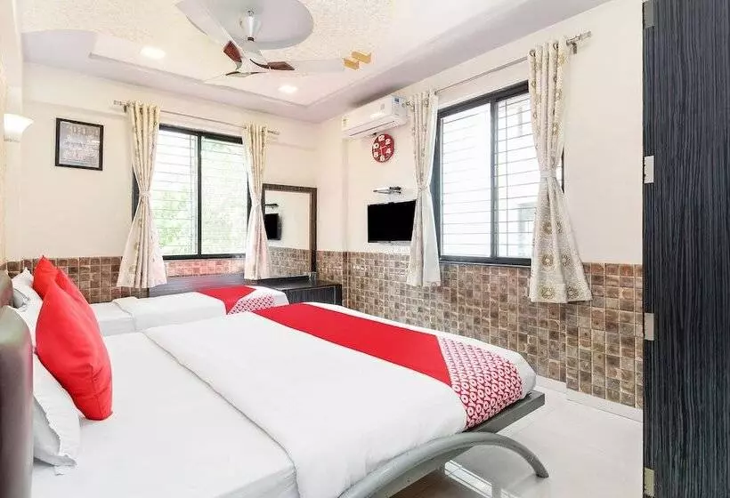 هتل Mathura Lodging By Oyo Rooms