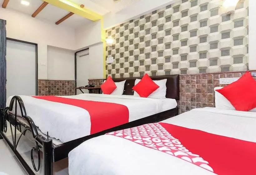 هتل Mathura Lodging By Oyo Rooms
