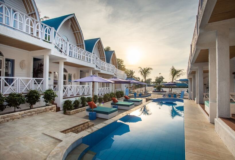 هتل Santorini Beach Resort