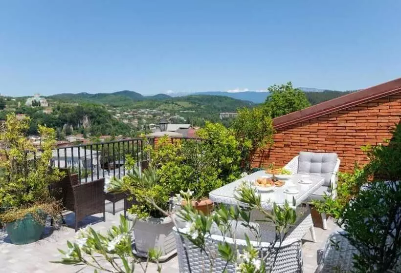 هتل Terrace Kutaisi