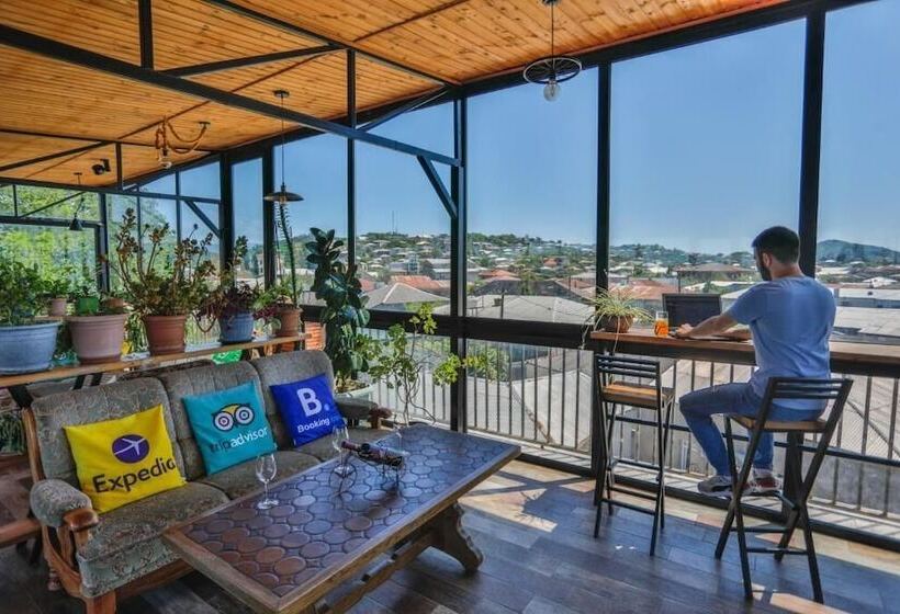 هتل Terrace Kutaisi