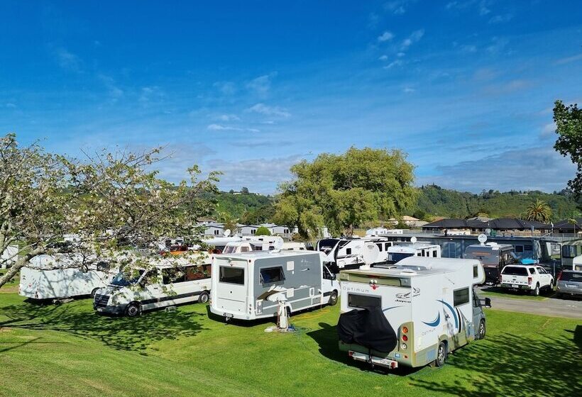 בית מלון כפרי Riverside Whakatane Holiday Park