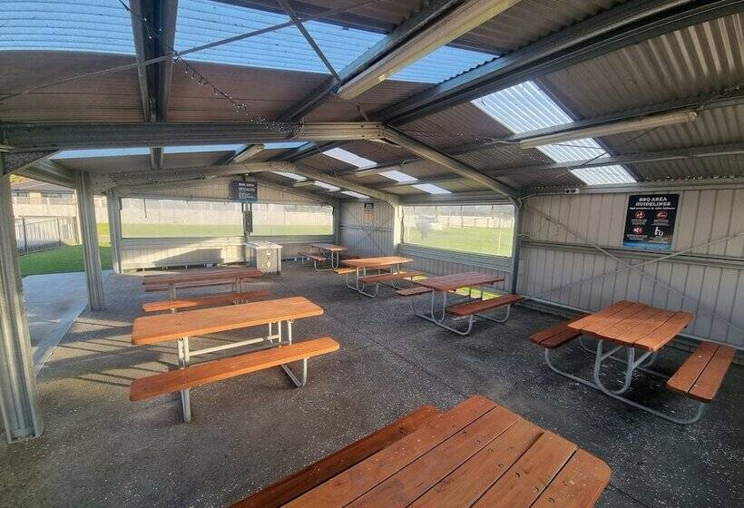 בית מלון כפרי Riverside Whakatane Holiday Park