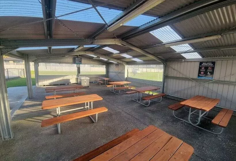 Hotelli Riverside Whakatane Holiday Park