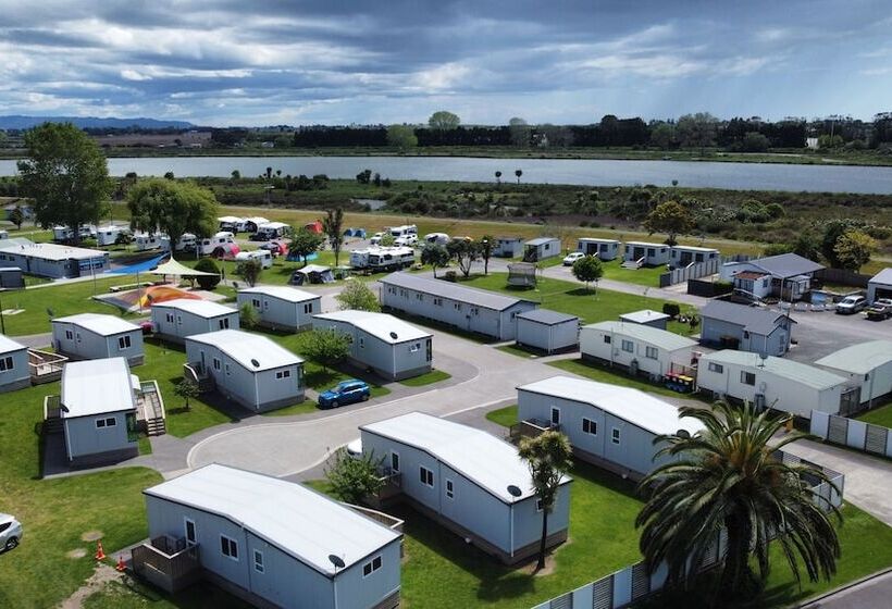 בית מלון כפרי Riverside Whakatane Holiday Park