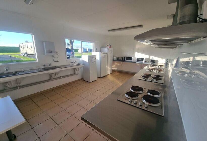 בית מלון כפרי Riverside Whakatane Holiday Park