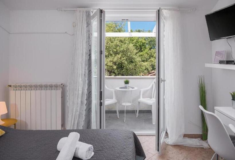 פנסיון Martina Guest House