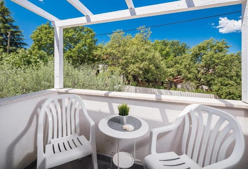 פנסיון Martina Guest House