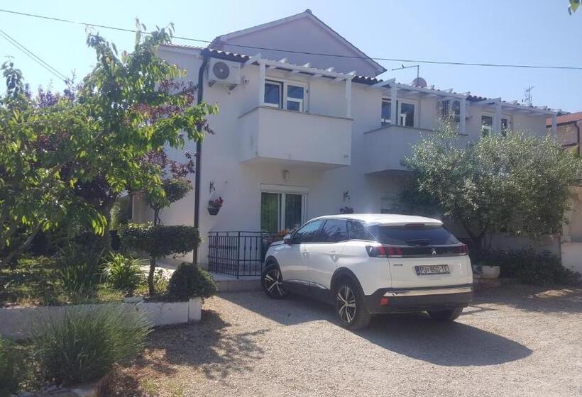 פנסיון Martina Guest House