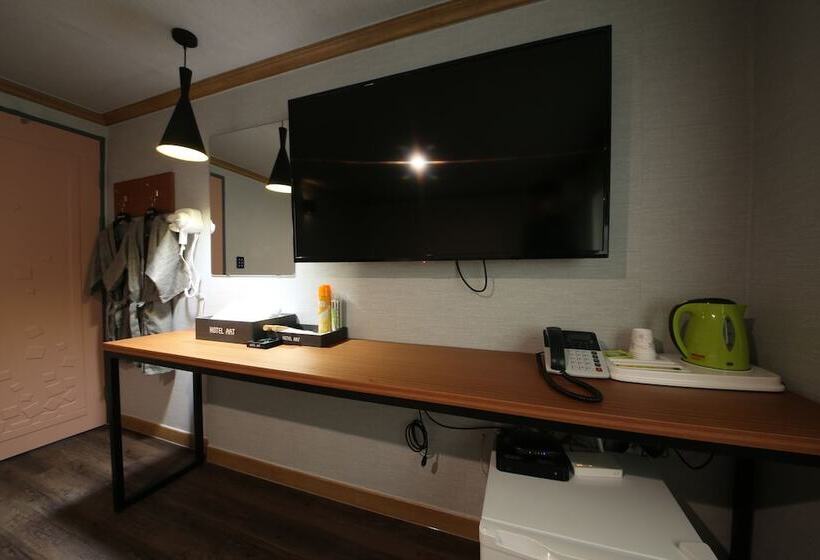 בית מלון כפרי Art