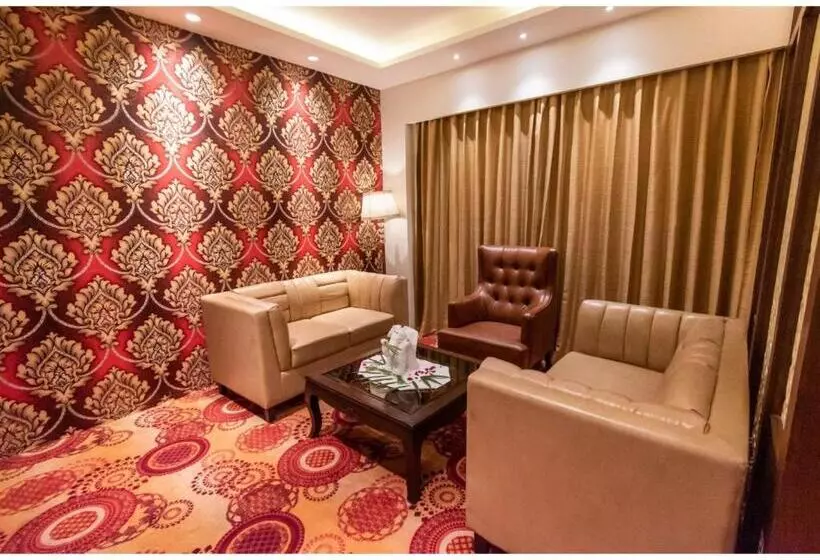 ホテル The Grand Ambassador