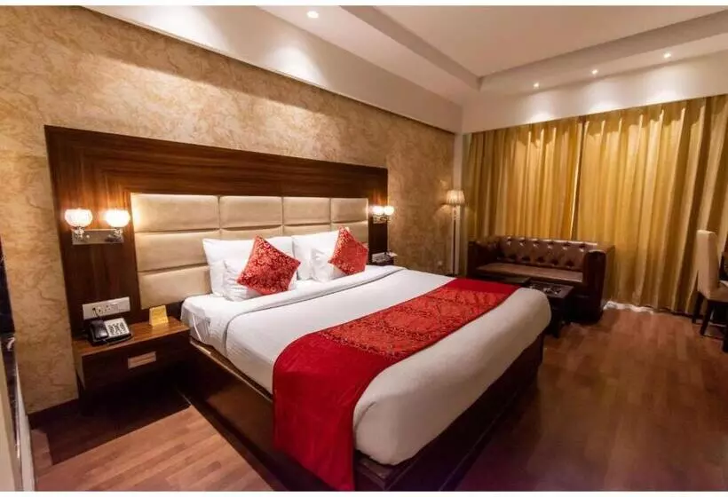 ホテル The Grand Ambassador