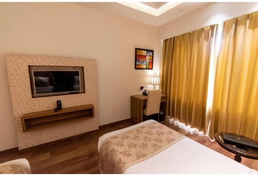 هتل The Grand Ambassador