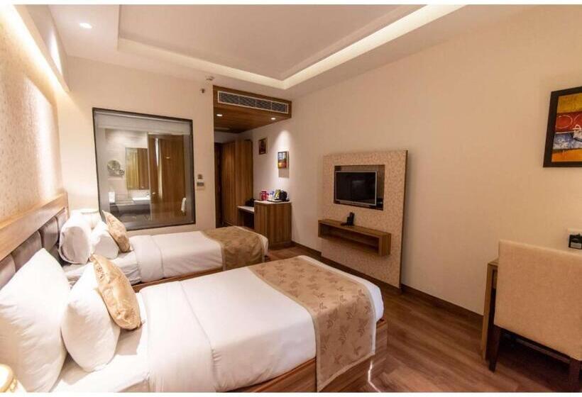 هتل The Grand Ambassador