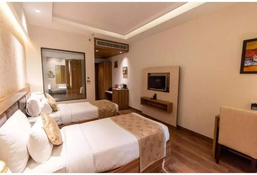 ホテル The Grand Ambassador