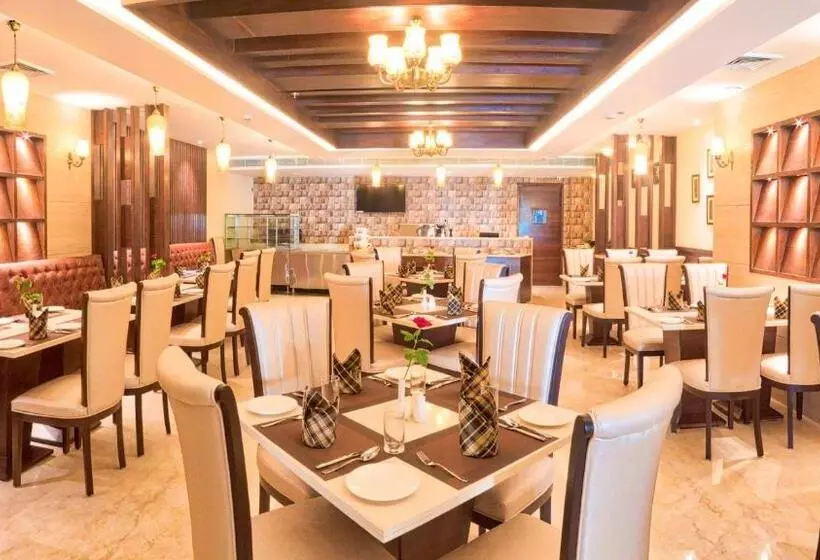 ホテル The Grand Ambassador