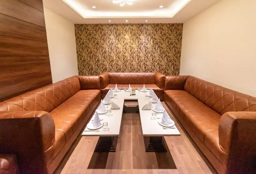 ホテル The Grand Ambassador