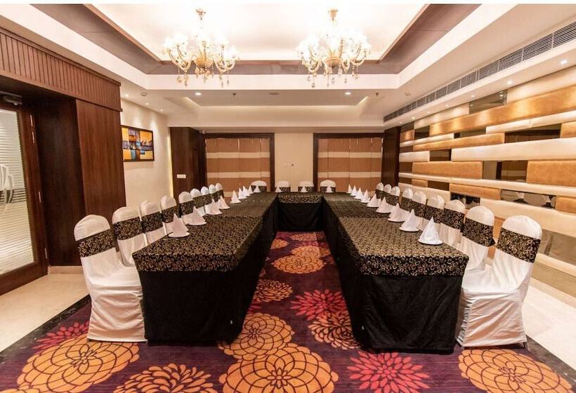 هتل The Grand Ambassador