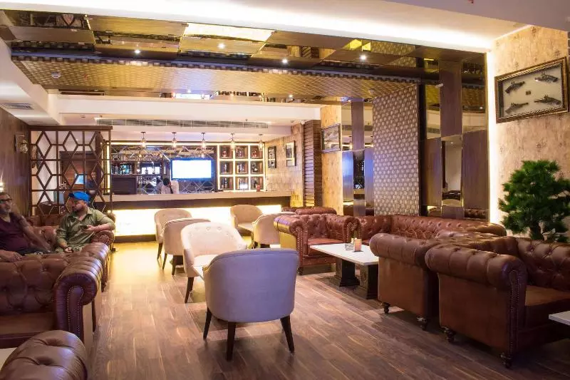 ホテル The Grand Ambassador