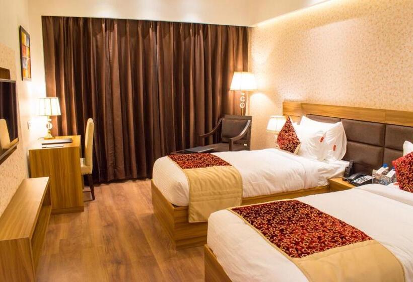 هتل The Grand Ambassador