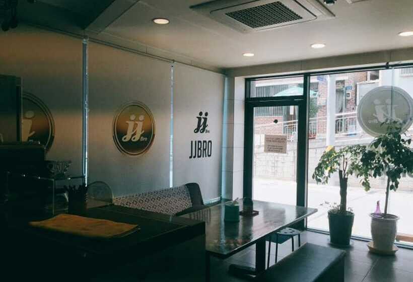 Jjbro Hostel Guest House