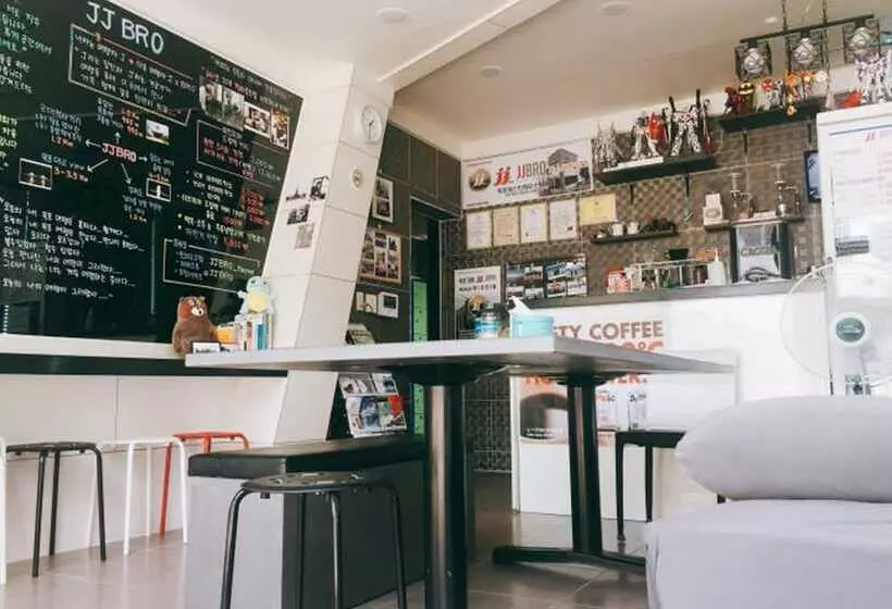 Jjbro Hostel Guest House