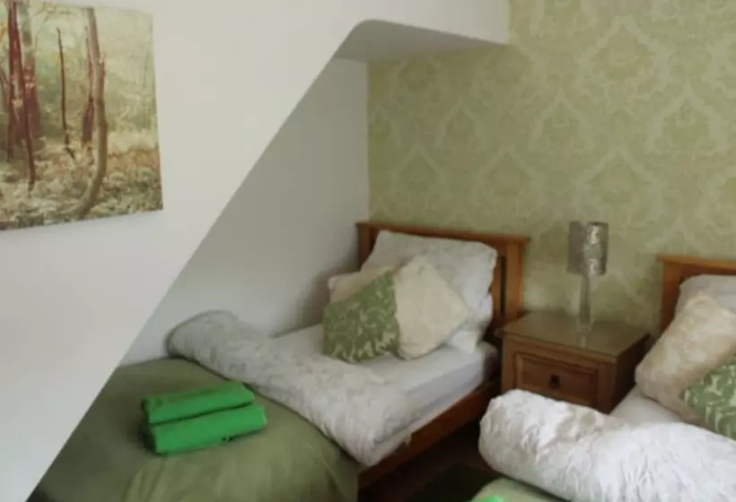 Aamiaismajoitus (B&B) Cois Ba House